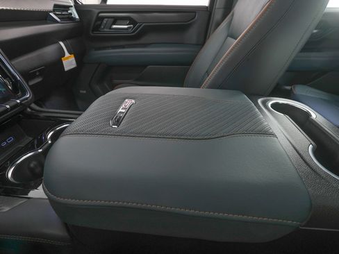 Used 2026 GMC Yukon AT4 w/ AT4 Premium Plus Package AWD/4WD image 30