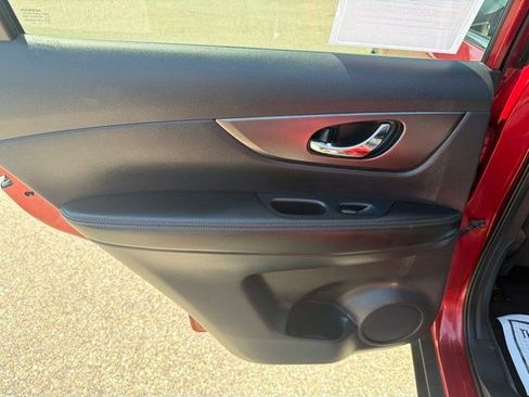 Used 2016 Nissan Rogue SV AWD/4WD image 14