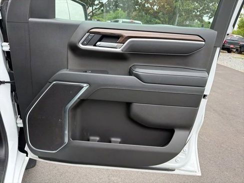 Used 2025 Chevrolet Silverado 1500 LT AWD/4WD image 10