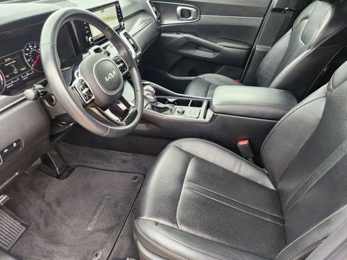 Used 2023 Kia Sorento S image 4