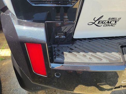 New 2025 GMC Hummer EV 2X w/ LPO, Illumination Package image 7