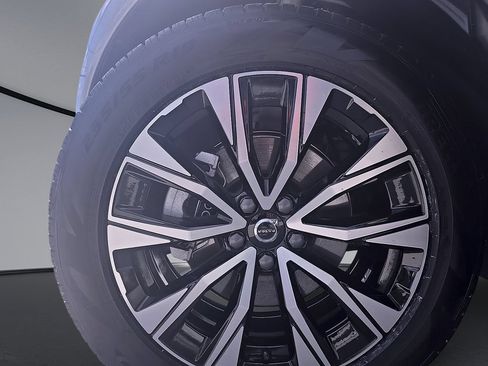 Certified 2025 Volvo XC60 B5 Core AWD/4WD image 43