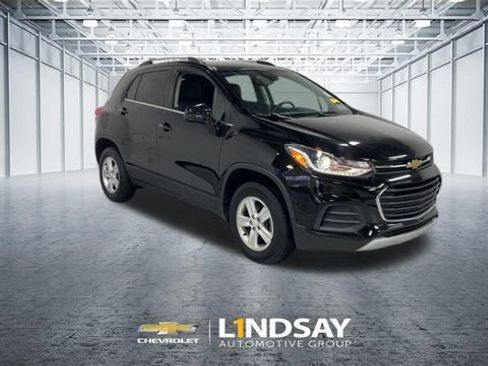 Used 2020 Chevrolet Trax LT w/ LT Convenience Package image 3