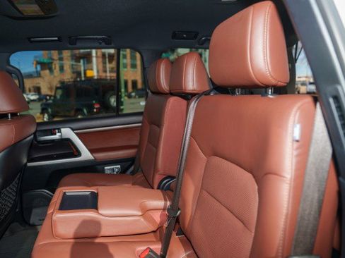 Used 2021 Toyota Land Cruiser image 24