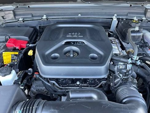 Used 2023 Jeep Wrangler Unlimited Rubicon AWD/4WD image 25