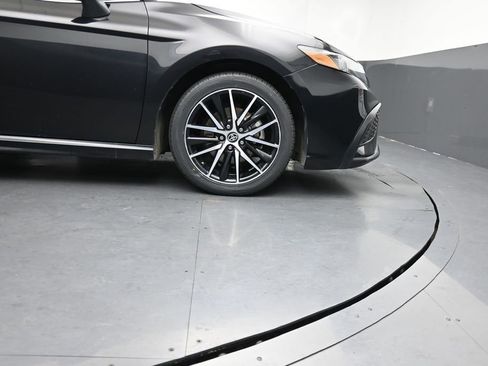 Used 2024 Toyota Camry SE FWD image 11