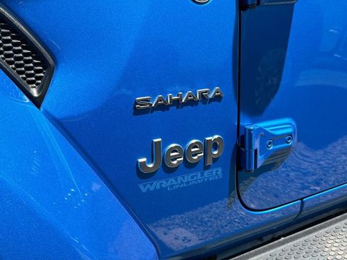 Used 2021 Jeep Wrangler Unlimited Sahara AWD/4WD image 11