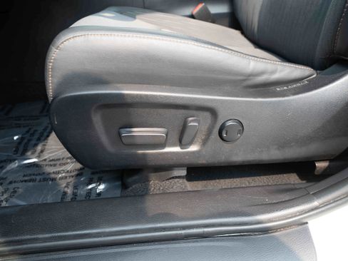 Used 2019 Toyota Highlander Plus AWD/4WD image 12