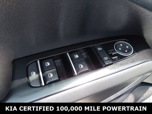 Certified 2025 Kia Soul LX w/ LX Technology Package FWD image 18