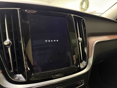 Used 2024 Volvo V60 B5 Cross Country Plus image 14