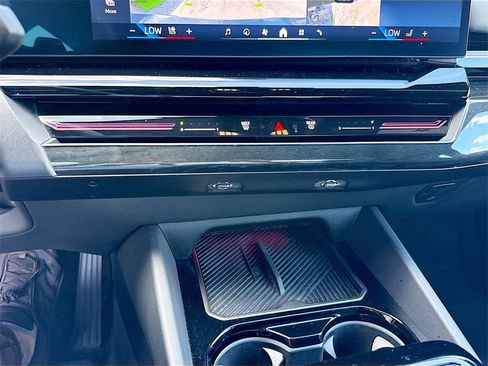 Used 2024 BMW 530i xDrive image 17