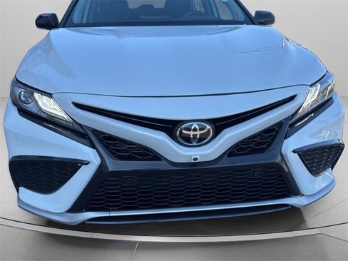 Used 2022 Toyota Camry XSE image 3