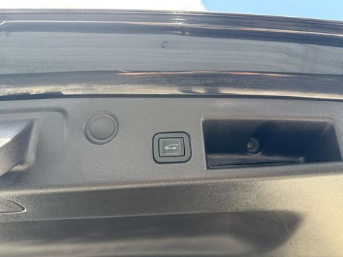 Used 2024 Chevrolet Equinox LT FWD image 9