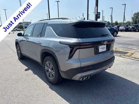 Used 2026 Chevrolet Traverse LT FWD image 5