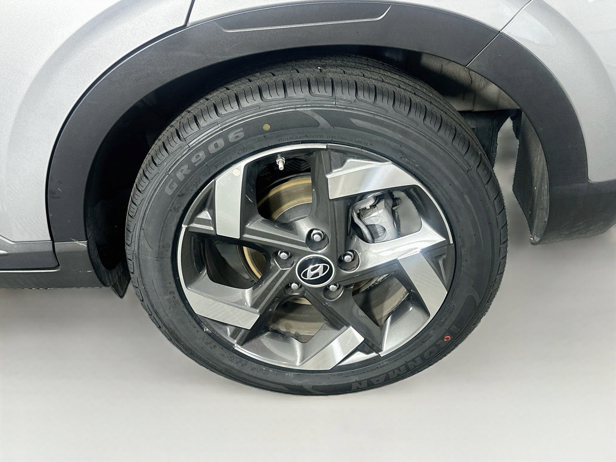 Used 2025 Hyundai Venue SEL FWD image 11