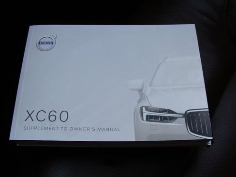 Used 2021 Volvo XC60 T5 Momentum w/ Premium Package AWD/4WD image 36
