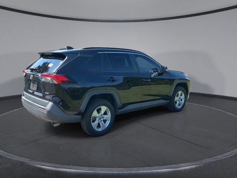 Used 2020 Toyota RAV4 XLE FWD image 8
