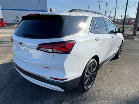 Used 2022 Chevrolet Equinox RS w/ LPO, Floor Liner Package image 9