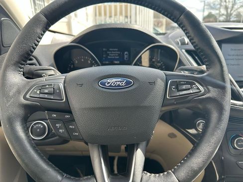 Used 2017 Ford Escape Titanium image 9