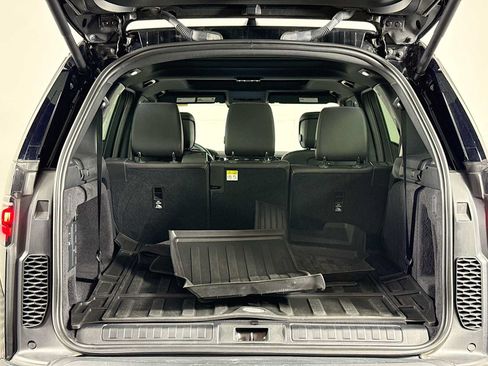 Used 2025 Land Rover Discovery S AWD/4WD image 45