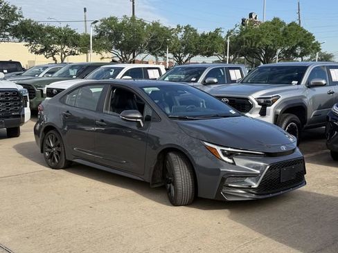 Used 2025 Toyota Corolla XSE image 3