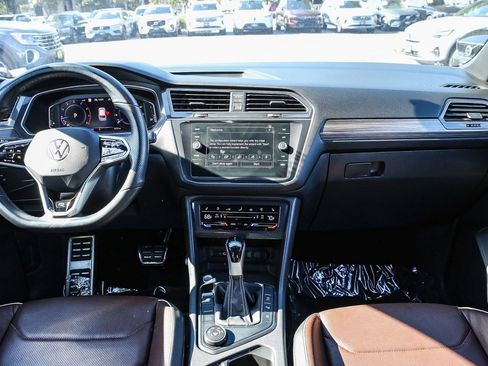Used 2022 Volkswagen Tiguan SEL R-Line image 12