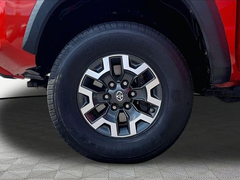 Used 2017 Toyota Tacoma TRD Off-Road w/ Premium & Technology Package RWD image 11