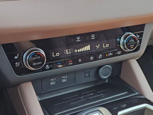 New 2025 Mitsubishi Outlander SEL image 13