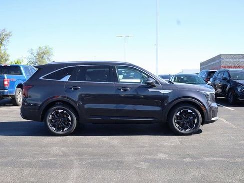 New 2025 Kia Sorento S w/ Panoramic Sunroof Package image 4