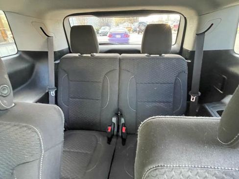 Used 2019 GMC Acadia SLE FWD image 15