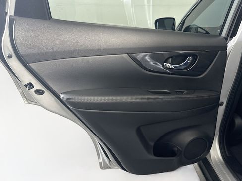 Used 2018 Nissan Rogue SV w/ Premium Package image 27