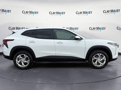 Used 2025 Chevrolet Trax LS w/ LS Convenience Package FWD image 6
