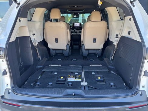 Used 2021 Toyota Sienna XLE w/ XLE Plus Package FWD image 28