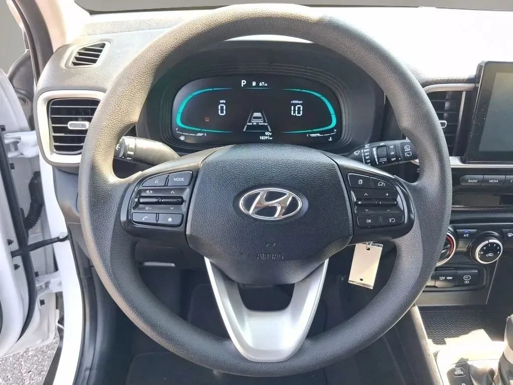 Used 2026 Hyundai Venue SE FWD image 19