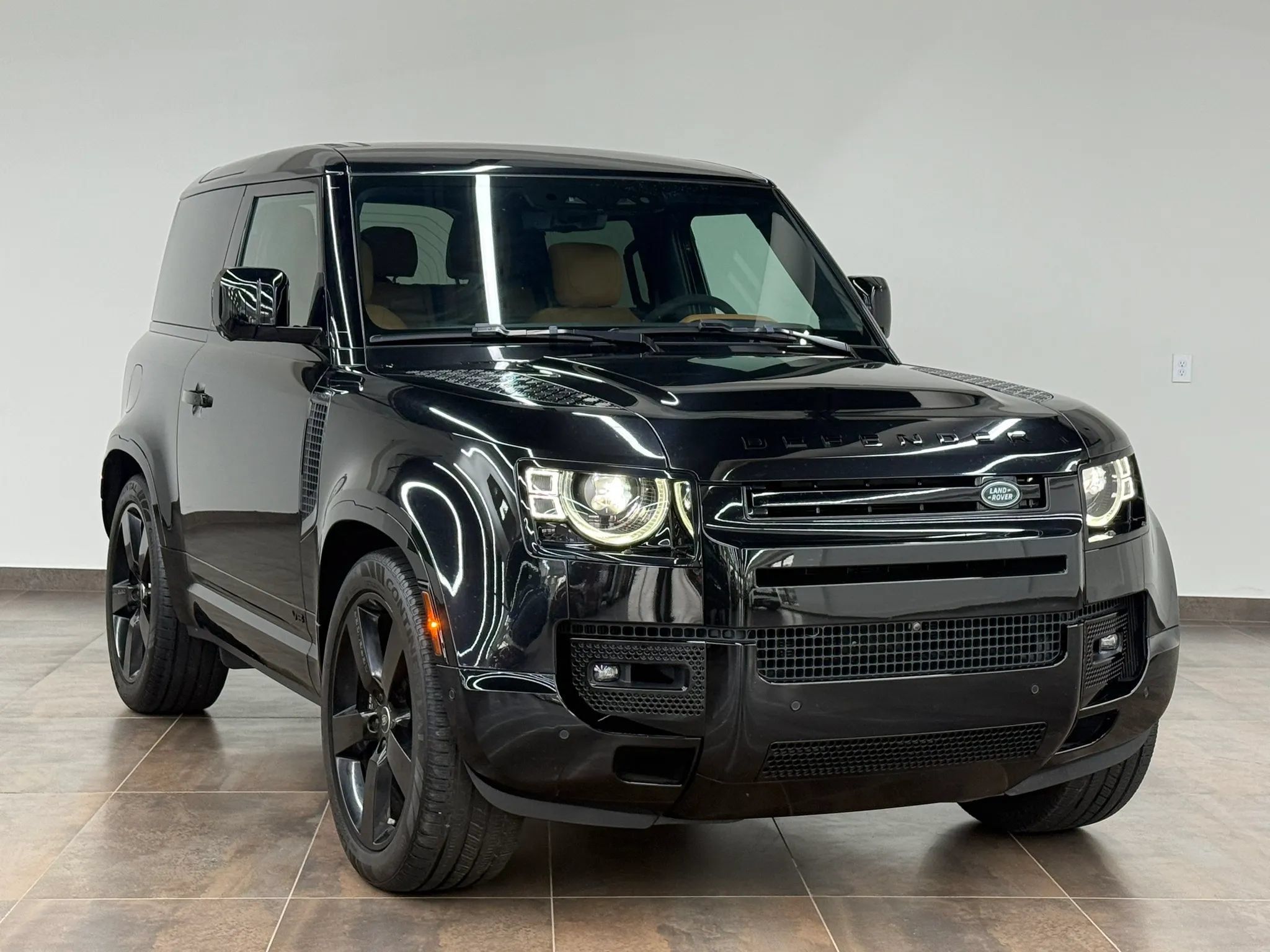 Used 2024 Land Rover Defender 90 V8 AWD/4WD image 18