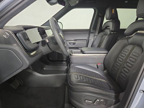 Used 2025 Rivian R1S Adventure AWD/4WD image 20