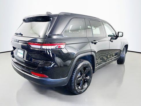 Used 2023 Jeep Grand Cherokee Limited w/ Black Appearance Package AWD/4WD image 7