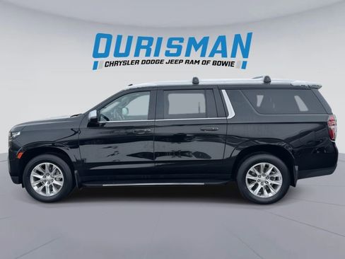 Used 2023 Chevrolet Suburban Premier image 3