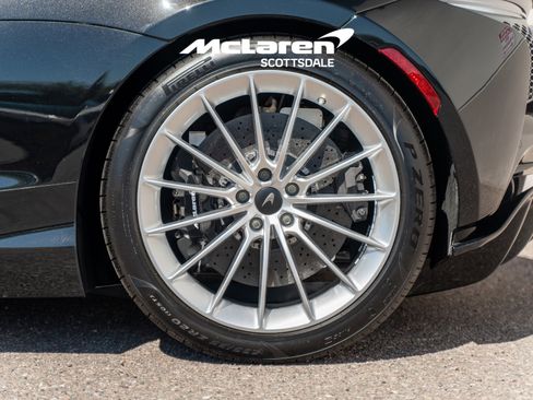 Used 2025 McLaren Artura image 19