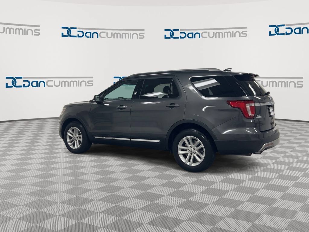 Used 2017 Ford Explorer XLT FWD image 6