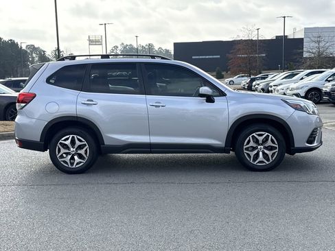 Used 2024 Subaru Forester Premium image 6