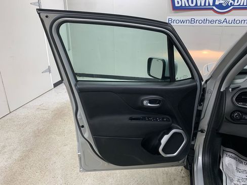Used 2018 Jeep Renegade Latitude image 13