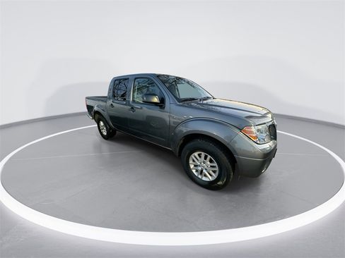 Used 2019 Nissan Frontier SV image 2