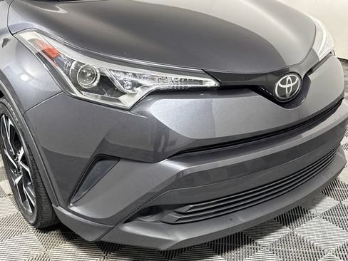 Used 2019 Toyota C-HR XLE FWD image 12