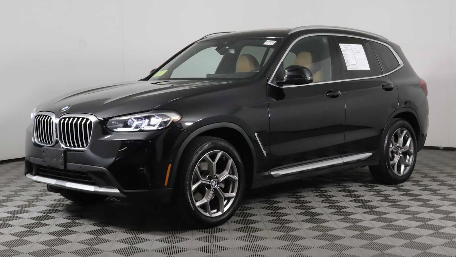 Used 2023 BMW X3 xDrive30i w/ Premium Package w/ZPA AWD/4WD image 3