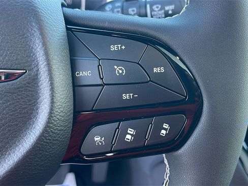 New 2025 Chrysler Pacifica Limited image 23