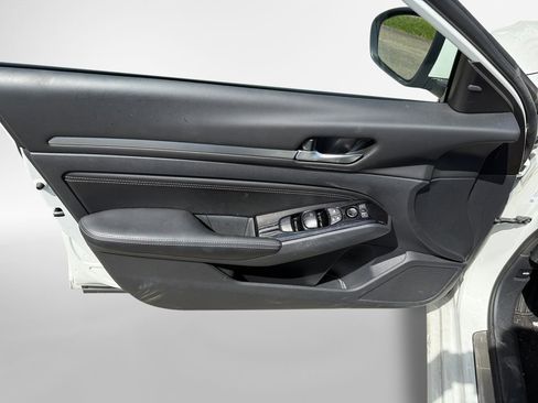 Used 2022 Nissan Altima 2.5 SL FWD image 14