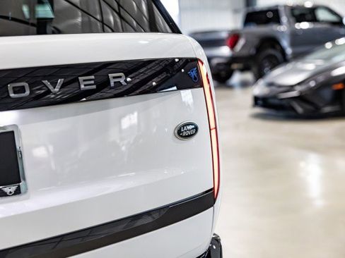 Used 2023 Land Rover Range Rover SE image 38
