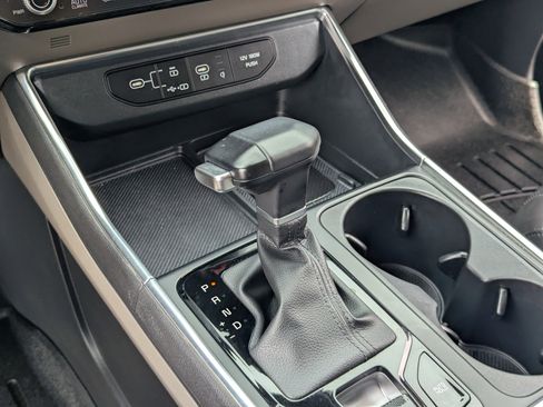 Certified 2025 Kia Carnival EX FWD image 28
