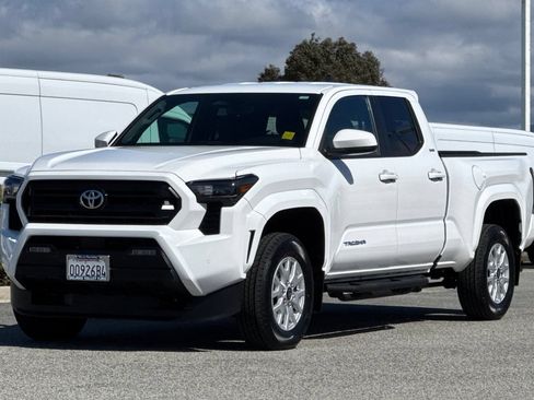 Used 2024 Toyota Tacoma SR5 AWD/4WD image 8